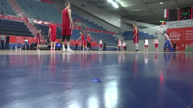 Kadra koszykarzy trenuje we Włocławku. W piątek zagra z Kosowem