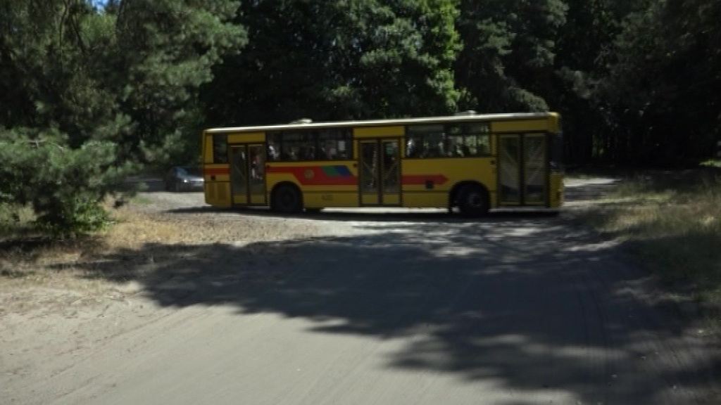 Miejski autobus wozi pasażerów na Wikaryjkę. Czy linia W się sprawdzi?