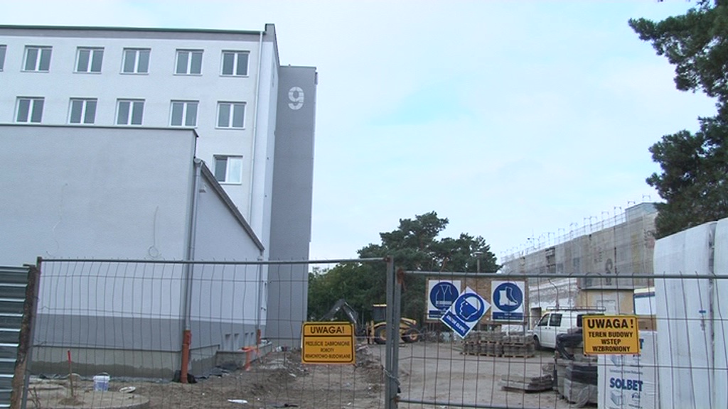 Plac budowy na terenie szpitala. Odświeżony budynek administracji niemal gotowy!