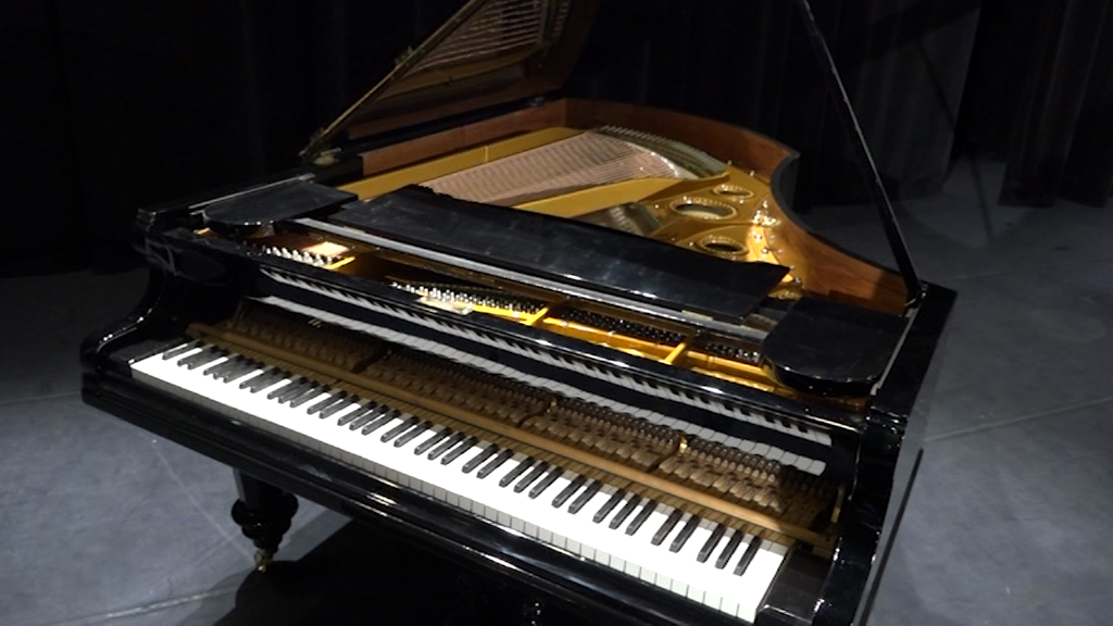 Zabytkowy fortepian odrestaurowany