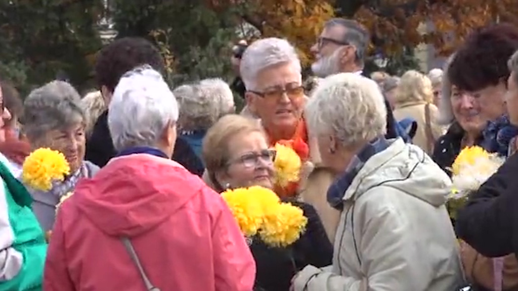 Seniorzy imprezują w szczytnym celu